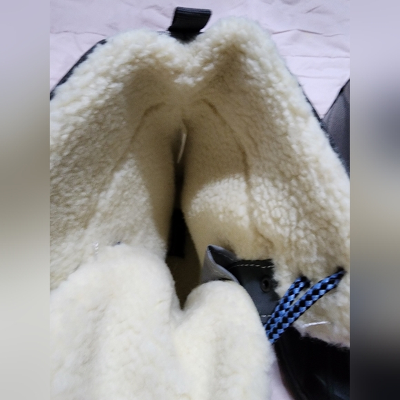 Khombu Women's Gray Quilted Winter Boots 8 - Picture 5 of 6